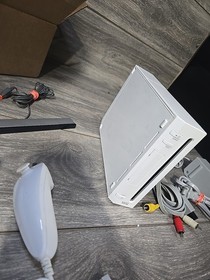 Nintendo Wii RVL-001 White Console Bundle w/Cables, Sensor & Controller [Tested]