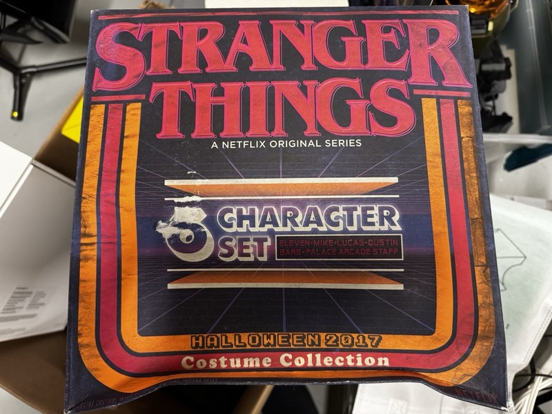 Stranger Things Halloween 2017 6 Character Costume Set Rare Promo HTF Limited