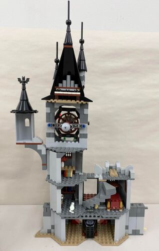 LEGO Monster Fighters Vampyre Castle 9468 & Werewolf 9463 with 9 Minifigures - Picture 3 of 5