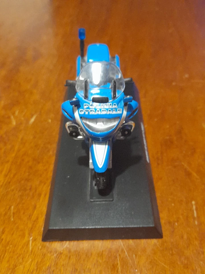 Modellino plastica - Moto Polizia Stradale BMW R 850 RT (2003) - scala 1:24 - Immagine 2 di 4