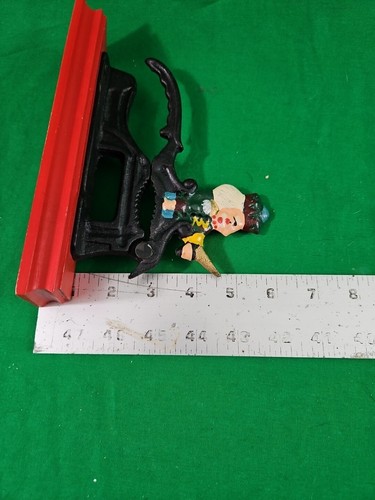 Cast Iron Table Top Nut Cracker Nutcracker Red Wood Base 70s Christmas - Picture 6 of 6
