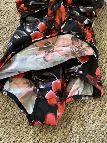 Catalina Suddenly Slim Swimsuit Size 4/6 - Picture 3 of 4