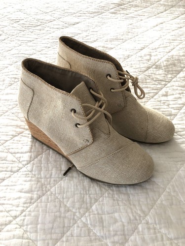 TOMS Natural Beige Shimmer Canvas Cork Wedge Lace Up Booties Boots Sz 9.5 US NEW - Picture 3 of 9