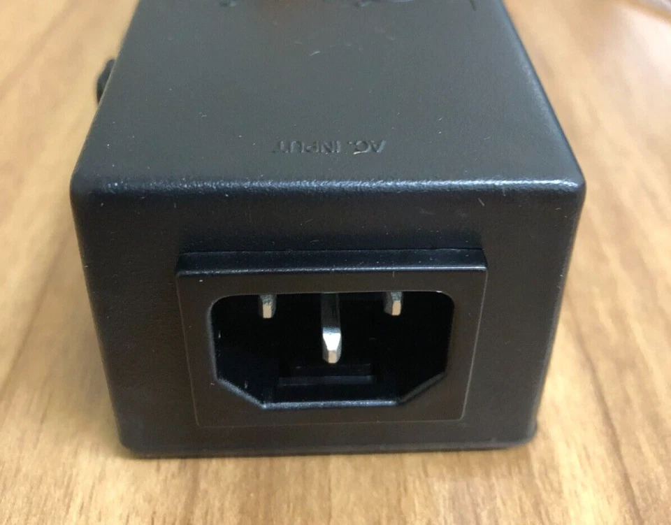 Well Shin WS-045-0-4 IEC Power Strip 10A 250V Board 1 to 4 with Switch - Image 3 of 4