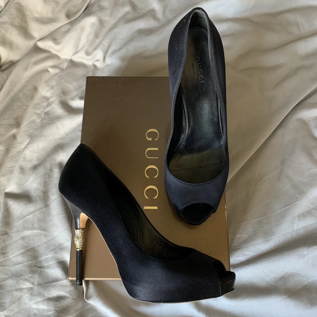 Mob kindben 鍔 Gucci Shoes 39 Heels Peeptoe Raso Seta Nero 600 Black Satin Crystals | eBay