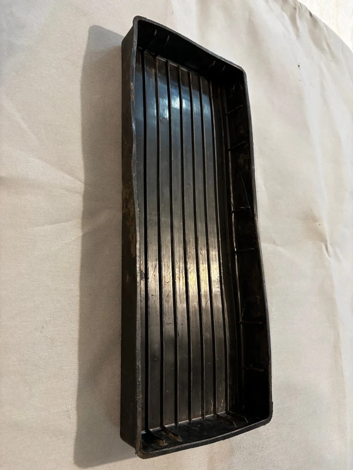 Datsun Nissan 520 410 411 Battery Tray–Approx inside dimensions 13-1/2” x 5-1/2" Foto 2 de 4
