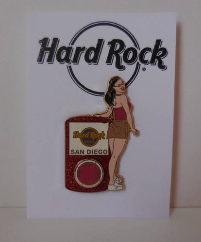 Hard Rock Cafe Hotel Pin Girl posiert mit Brille San Diego Love All Serve All Pin - Bild 1 von 2