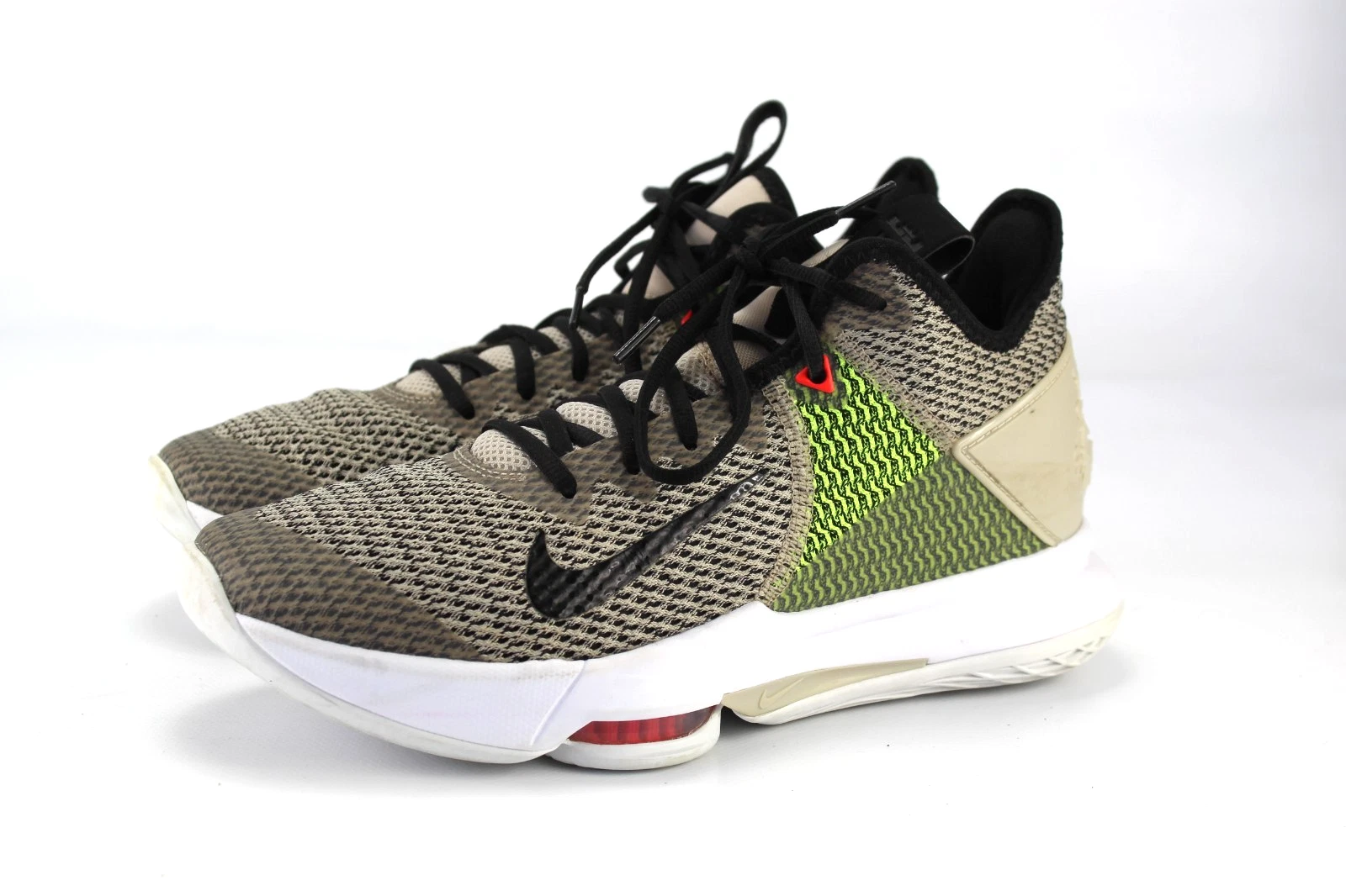 Nike Le Bron Whitness 4   Gr.42,5 Herren Freizeit Sneaker BV7427-200  TOP  R 878