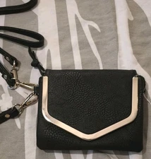 NWT Charming Charlie ~ Black/Gold HW Multi pkts Crossbody. See MM"s in pics