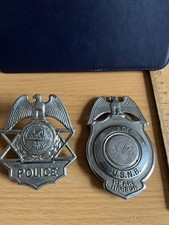 2 odznaki policyjne US Police Pearl Harbour - przestarzałe - z # 372 - rzadkie