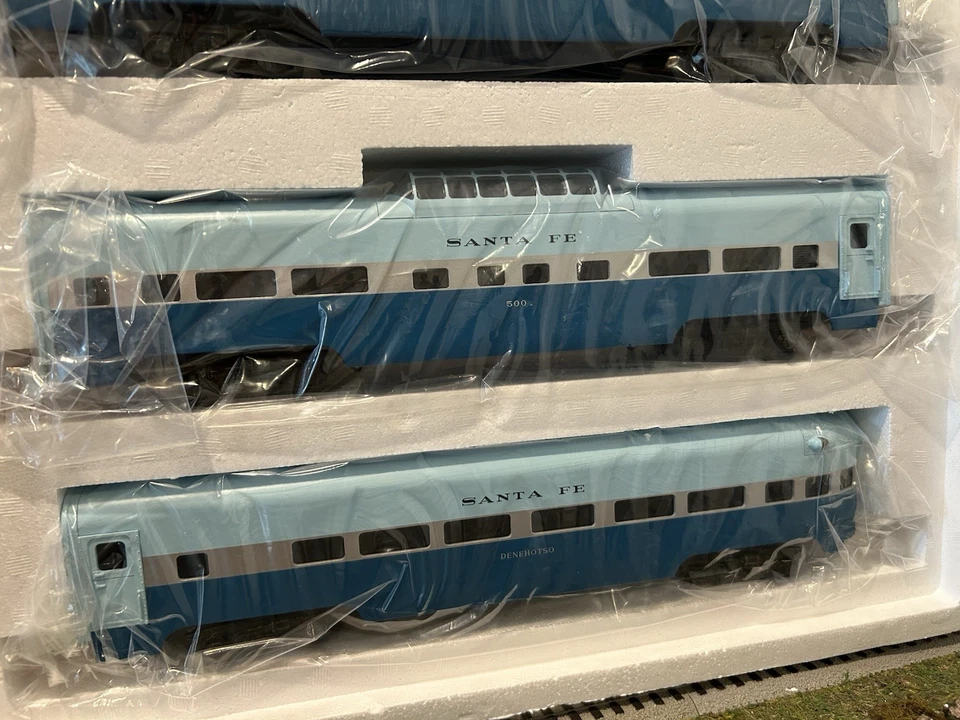 MTH MT-6018 Santa Fe "Blue Goose" Aluminum 4 car set NIB - Image 3 of 4