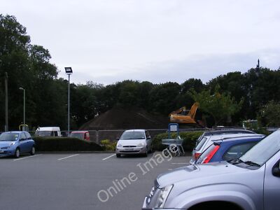 Foto 12x8 Saxmundham Alpen in der Kirchenstraße Ein großer Haufen Oberboden wird um 2011
