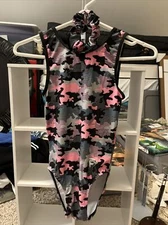 Plum Practicewear Pink/Gray Camo Leotard (Extra Small, XS) & Matching Scrunchie
