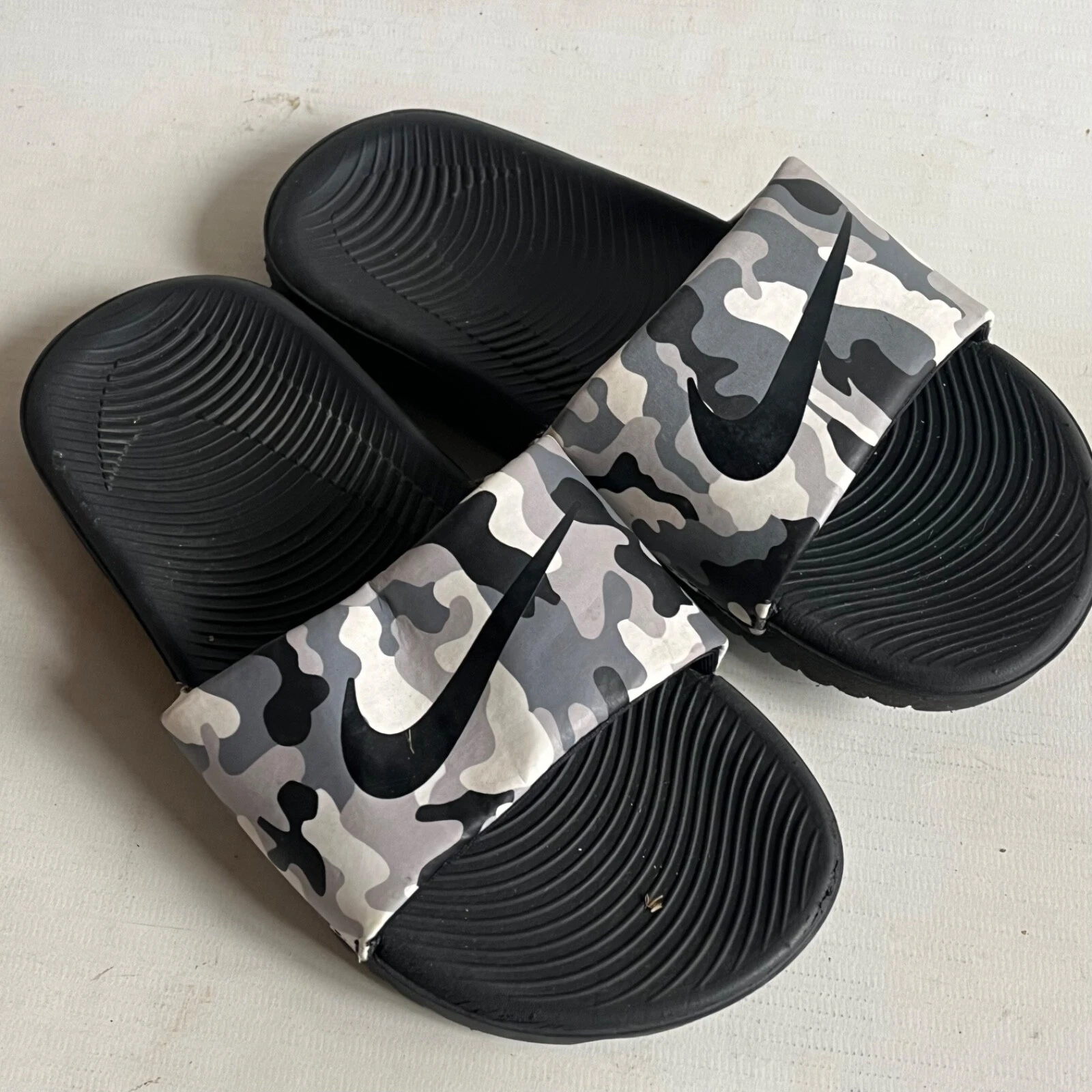 Scarpe Nike Kawa mimetiche sliders spiaggia piscina unisex mimetiche UK 12 5 EU 31