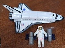 NASA Space Shuttle Atlantis Replica Diecast Model Top opens Landing Gear
