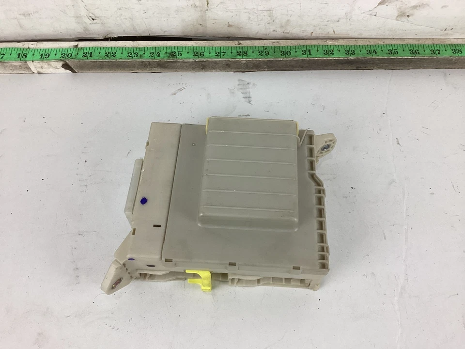 Lexus IS350 IS250 2006-2008 caja de fusibles lateral del pasajero OEM Foto 4 de 4