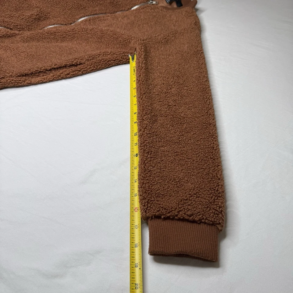Chaqueta de bombardero de peluche Sherpa de piel sintética marrón Forever 21 con cremallera para mujer talla pequeña” Foto 4 de 4
