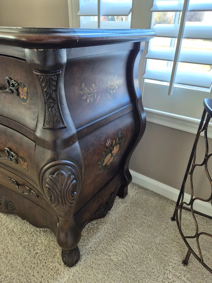 Lovely Bombay Chest with 3 large drawers and suitable for any room in the homel - Image 3 of 4
