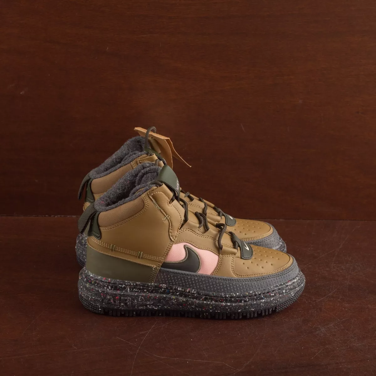 Nike sales boot heels