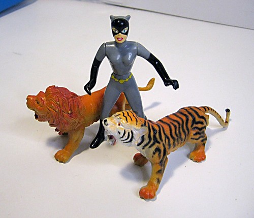Vintage 1992 Batman Animated CATWOMAN w CATS Action Figure BAS - Picture 2 of 3