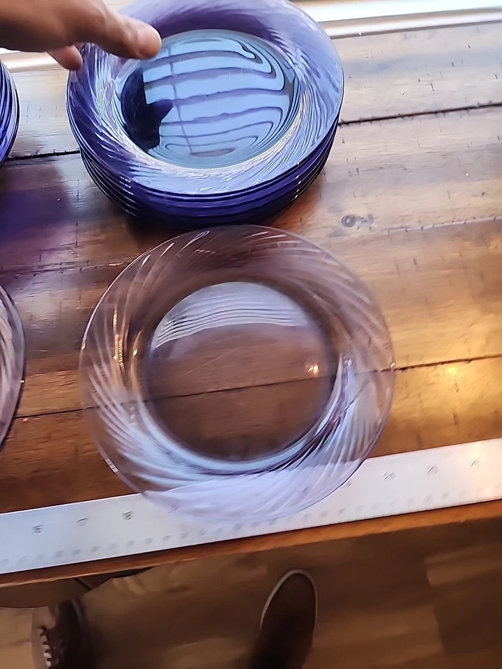 Pyrex Festiva Cuencos de Cereal de Vidrio de Cobalto y Platos de Ensalada de Amatista - Juego de 17 Piezas Foto 2 de 4