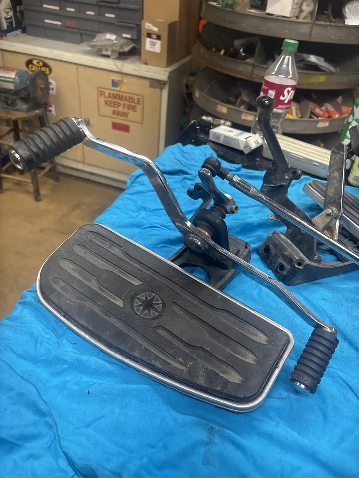 2004-2009 年雅马哈 Road Star Xv1700 午夜脚板带底座,换档制动器 — 第 4/4 张图片