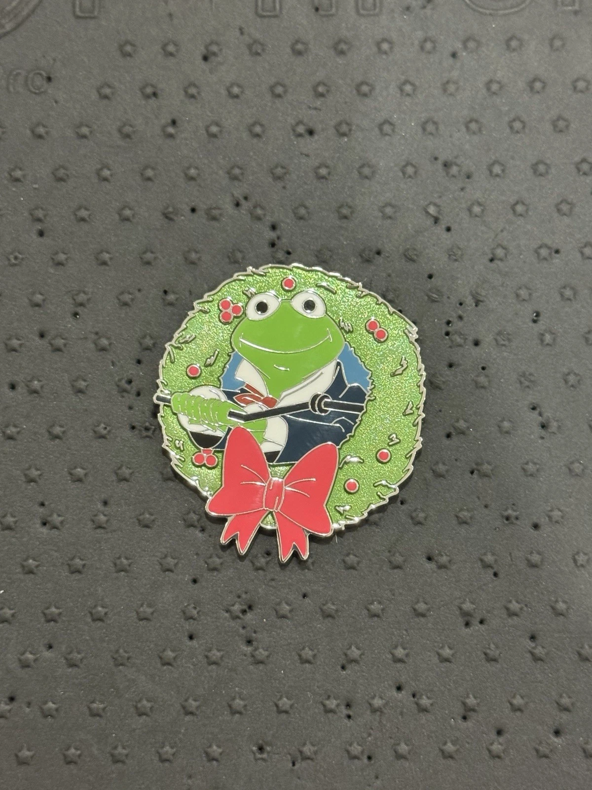 Muppet Christmas Carol – Advent Calendar 2025 - Simon/Peter Cratchit Pin LE 3500