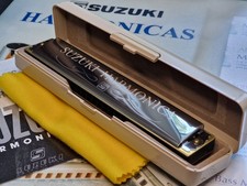 Suzuki SUA-23 Two Timer Tremolo Harmonica Harmonica in A. New in Case