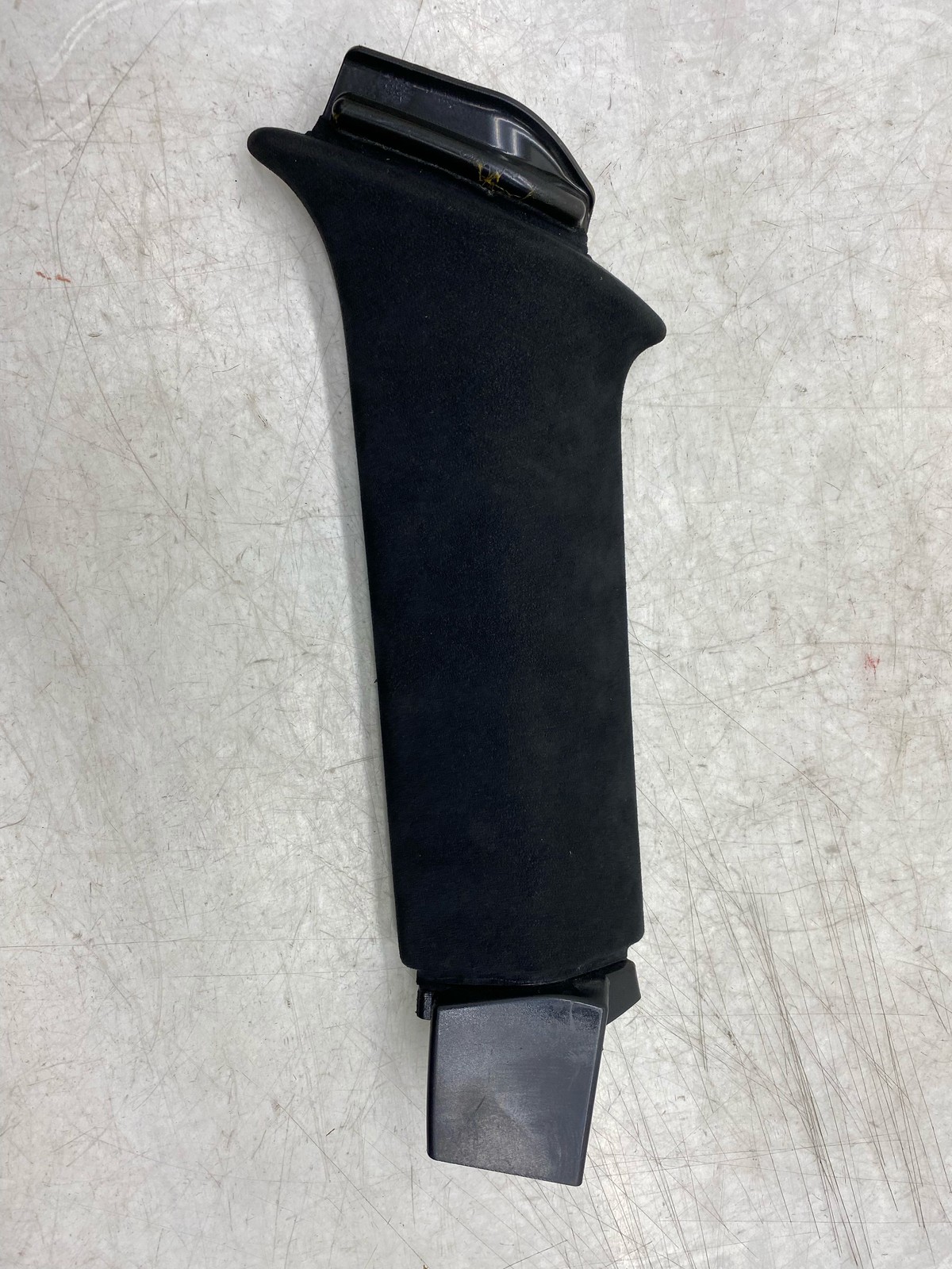2020-2025 ASTON MARTIN DBX RIGHT REAR UPPER C PILLAR TRIM PANEL MY83-68290-DA