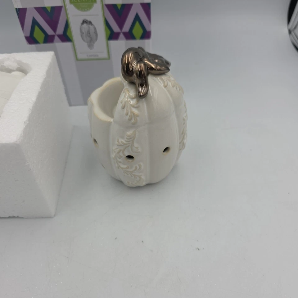 Mini aquecedor Scentsy Lumina coleção colheita de luz noturna abóbora branca - Imagem 4 de 4