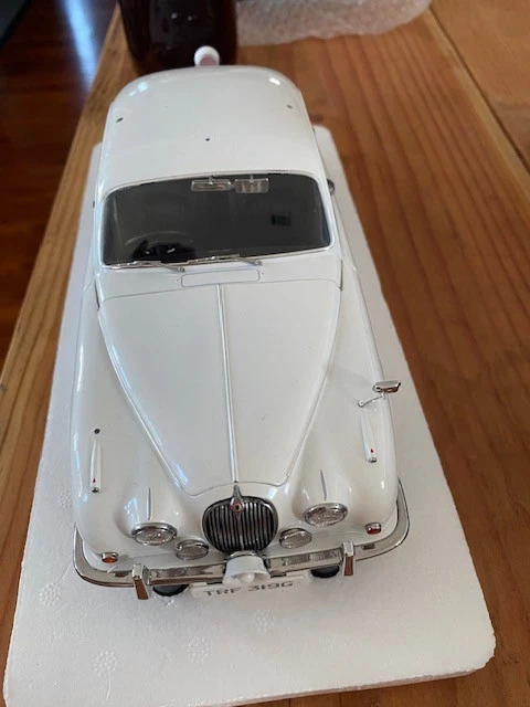 Model Icons | 1:18 | Jaguar 240 British Police Car | LE 591/1500 | SOLD AS IT IS - Image 3 of 4