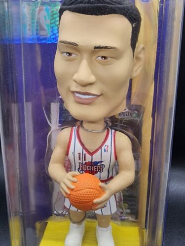 Yao Ming 2002-2003 NBA Play Makers Bobblehead Upper Deck With Card NIB Sealed - Picture 3 of 6