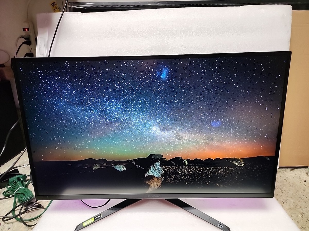 LG UltraGear 32GQ950-B 4k 32インチ 144Hz 32
