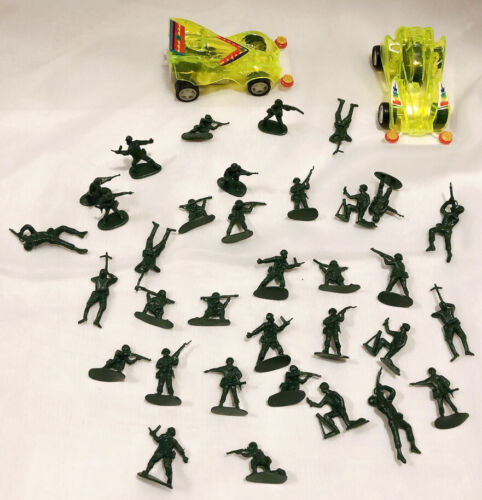 Toy Story Bucket of Green Army Men Lot Of 34 - Picture 1 of 4