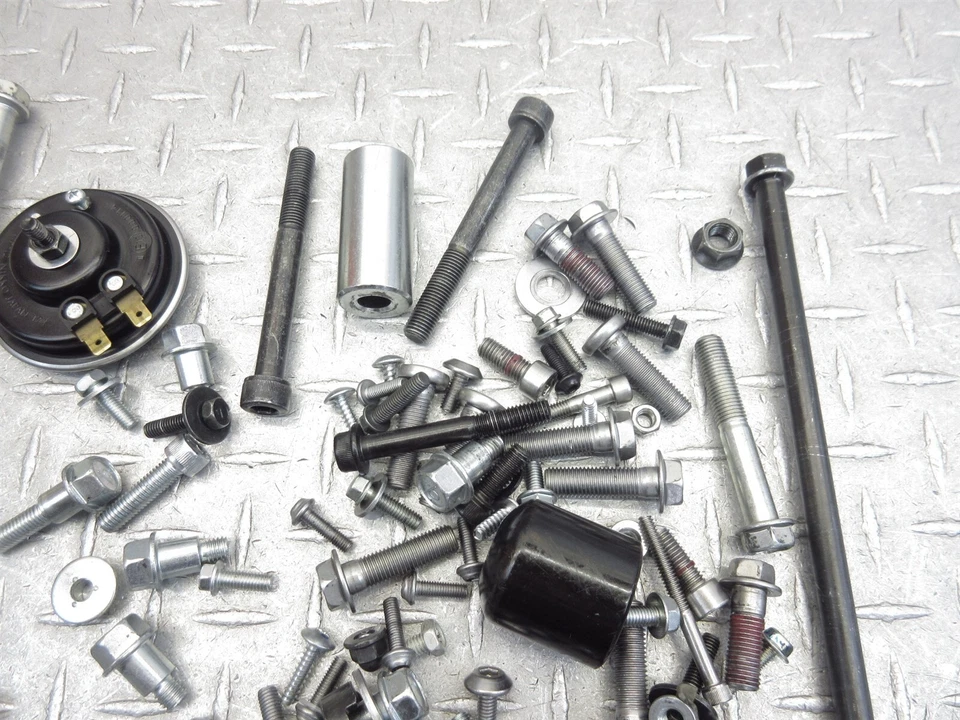 2018 17–19 Kawasaki Ninja 1000 ZX1000 лот оборудования гайки болты винты разные от оригинального производителя - Изображение 3 из 4