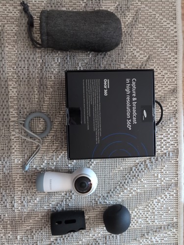 Camera Samsung New Gear 360 - Vidéos et Photos 4K - Photo 2 sur 2