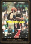 1992 INVESTOR'S MICHAEL JORDAN CHICAGO BULLS GOLD FOIL CARD #100 (4V12)