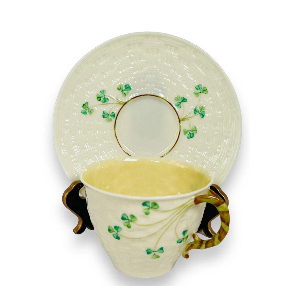 Taza de té y platillo de porcelana fina Belleek Shamrock Basketweave 5th Mark (1955-1965) Foto 2 de 4