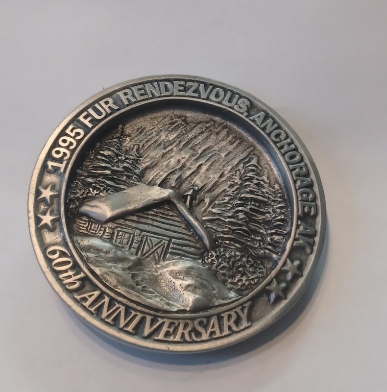 1995 Anchorage Alaska Fur Rendezvous Belt Buckle Pewter Cabin Scene NICE!