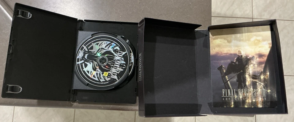 Final Fantasy VII Advent Children Limited Edition Collector's Set - Image 4 of 4