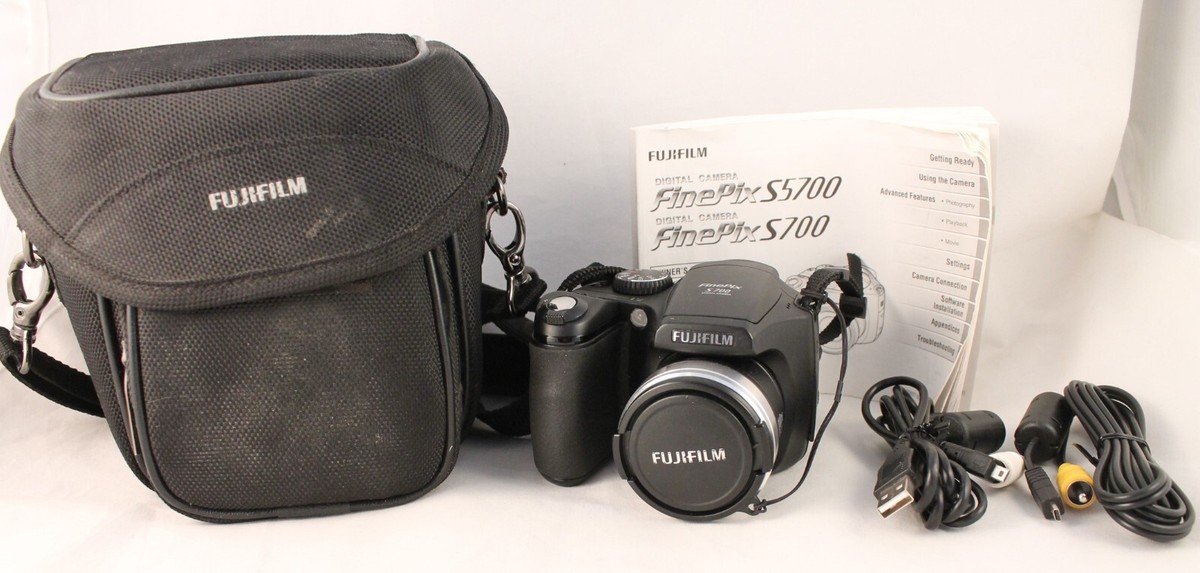 Fujifilm FinePix S700 Digital Camera with extras