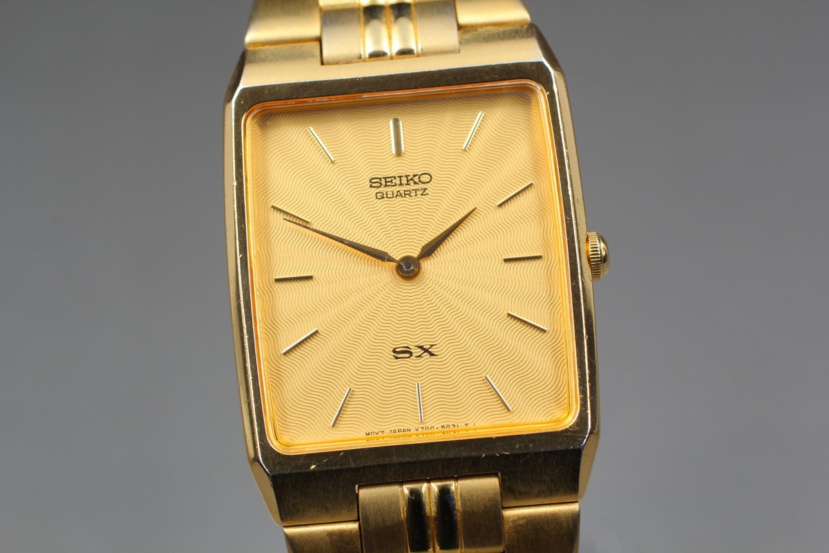 マブページ SEIKO V700 Vintage Seiko Quartz Watch Gold Tone Roman Numerals V700
