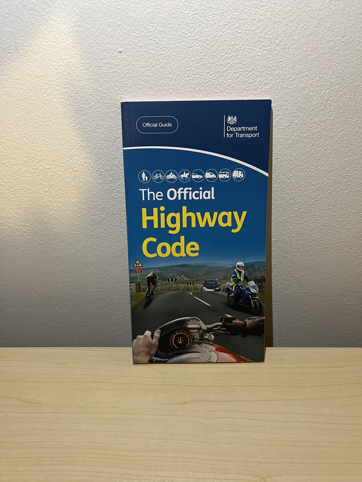 The Official DVSA Highway Code (2015) by Driver and Vehicle Standards ...