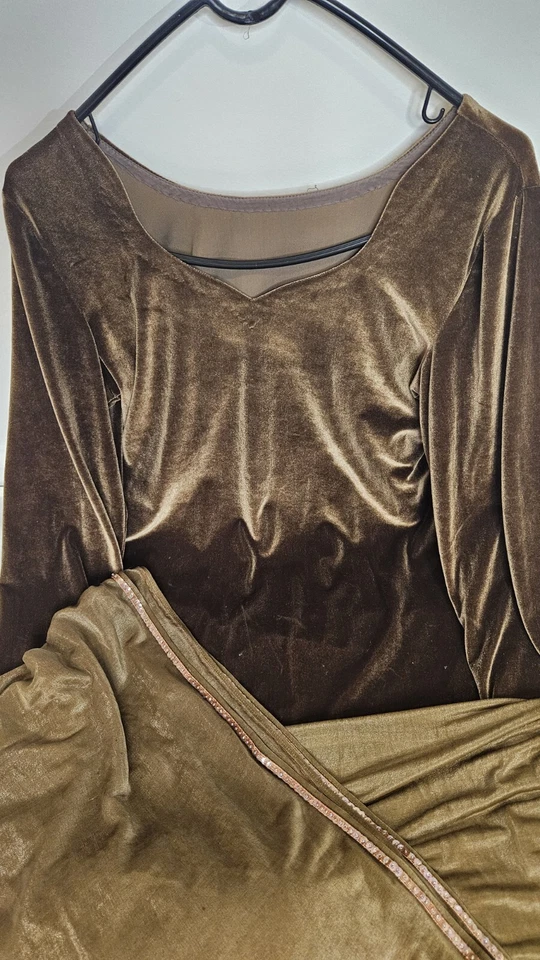 Pakistani Shalwar Kameez  - Image 2 of 4