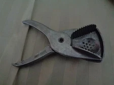 VTG~IRVIN WARE~Aluminum~Hand Held~CITRUS~LEMON/LIME~SQUEEZER~Barware~USA