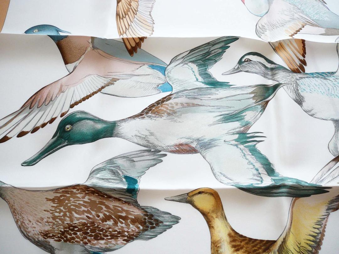 フランス発 ☆HERMES☆ ヴィンテージ カレ 90 Sauvagine en Vol Hermes Scarf Stole Sauvagine en Vol by Carl de Parcevaux