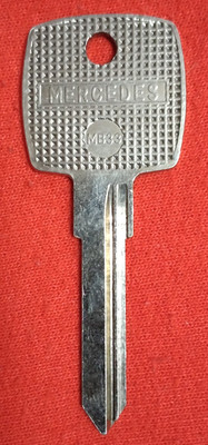 Mercedes MB33 M79S Key Blank Tracking # Included See Pics