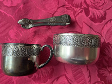 Versilbertes Milch- & Zuckerset mit Zange (Silber), ornamentiertes Dekor