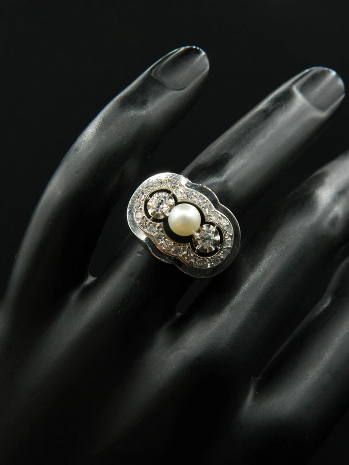 O538 - Bague Tank "1940" Or blanc 18K et Platine, perle et 26 diamants naturels