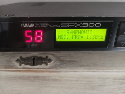 Yamaha SPX-900 Multi-Effect Processor , Delay, Reverb, Chorus etc.